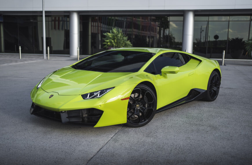 Plan the Perfect Romantic Getaway with a Lamborghini Huracan